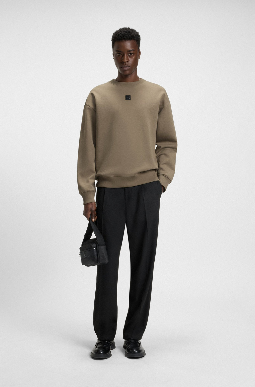 Sudadera de algodón con insignia de logo apilado