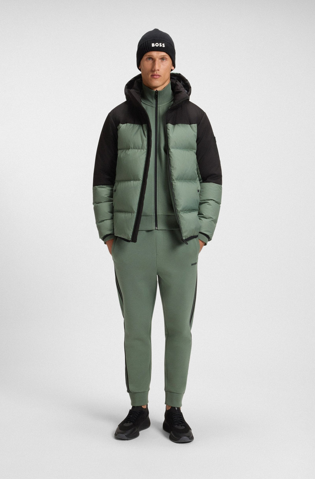 Chaqueta repelente al agua con relleno de plumón y capucha extraíble